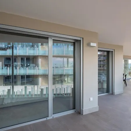 Apartment Newly Built 3 Bdrm Luxury Close To The