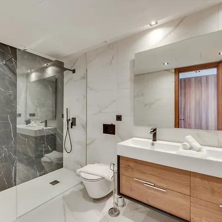Newly Built 3 Bdrm Luxury Close To The Marbella