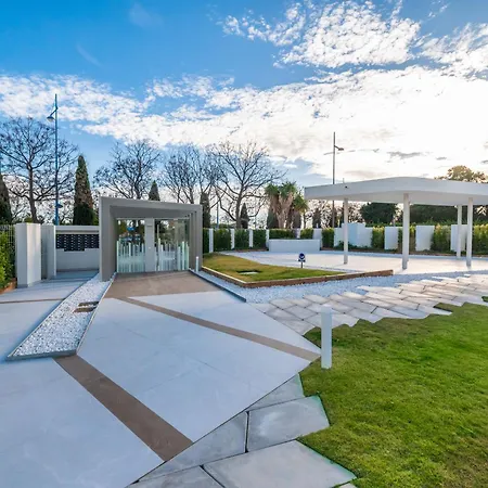 Newly Built 3 Bdrm Luxury Close To The