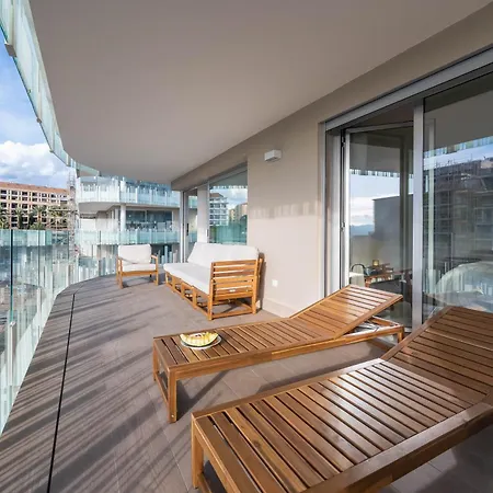 Newly Built 3 Bdrm Luxury Close To The Διαμέρισμα