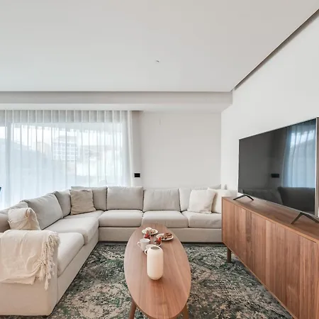 Апартаменты Newly Built 3 Bdrm Luxury Close To The *