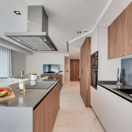 아파트 Newly Built 3 Bdrm Luxury Close To The *