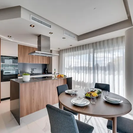 Apartman Newly Built 3 Bdrm Luxury Close To The *