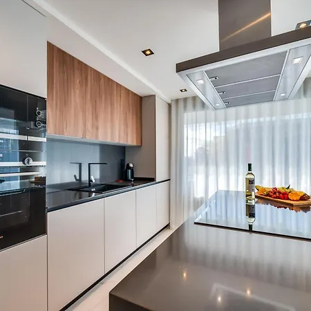 Newly Built 3 Bdrm Luxury Close To The Marbella