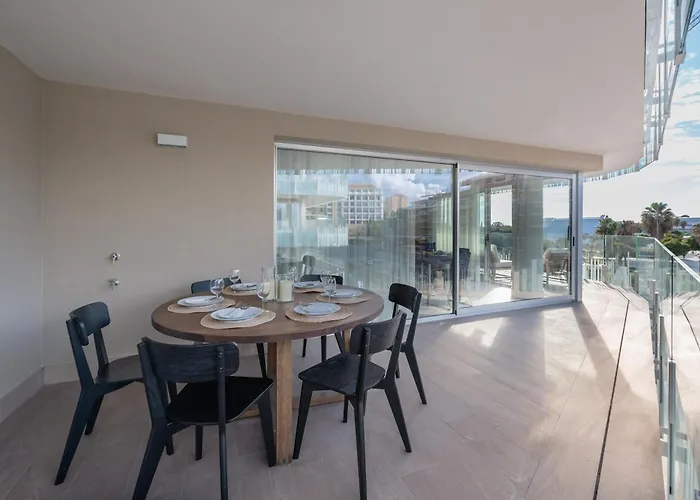Newly Built 3 Bdrm Luxury Close To The Apartment