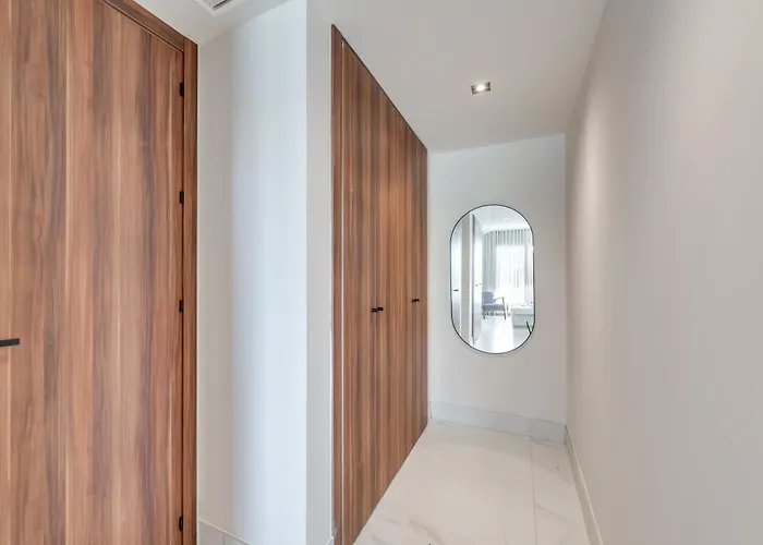 Newly Built 3 Bdrm Luxury Close To The Apartment *