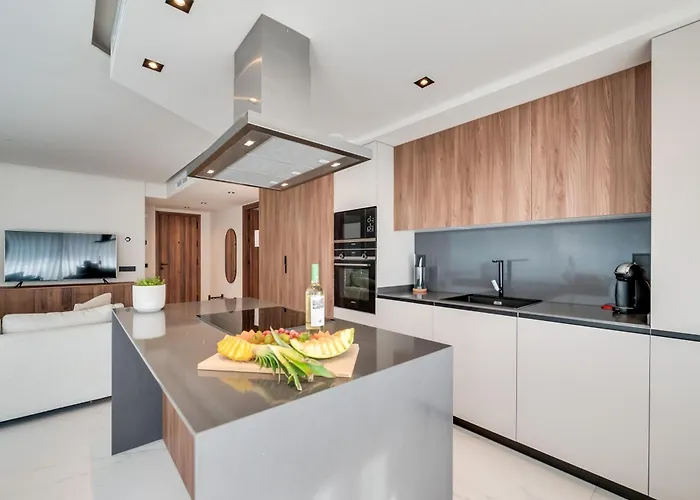 Apartment Newly Built 3 Bdrm Luxury Close To The