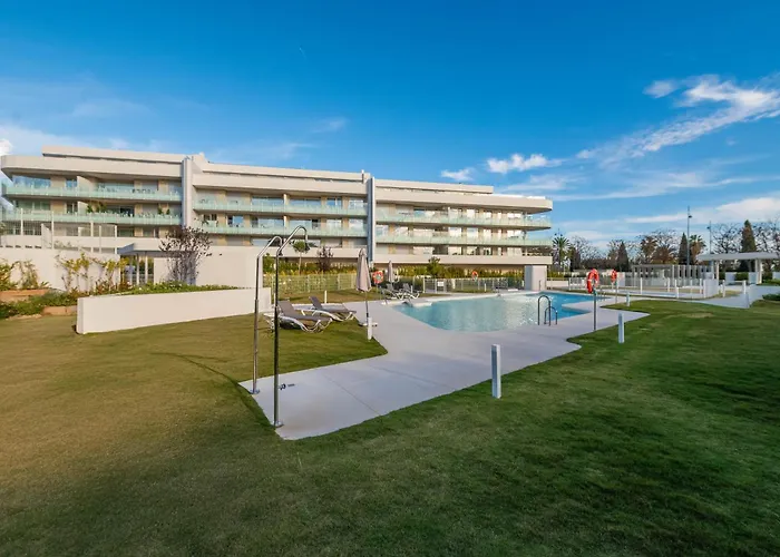 Newly Built 3 Bdrm Luxury Close To The Apartment *