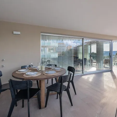 Newly Built 3 Bdrm Luxury Close To The Apartmán