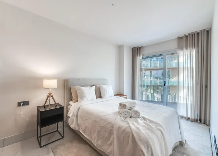 Newly Built 3 Bdrm Luxury Close To The Appartamento