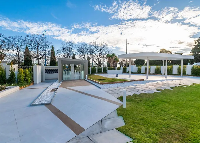 Newly Built 3 Bdrm Luxury Close To The
