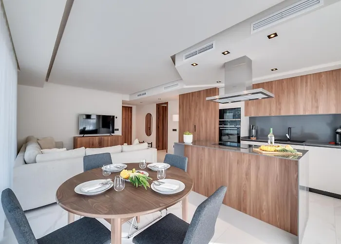 Newly Built 3 Bdrm Luxury Close To The * Marbella